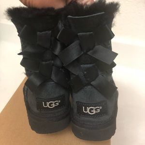 Toddler girl Bailey Bow Uggs